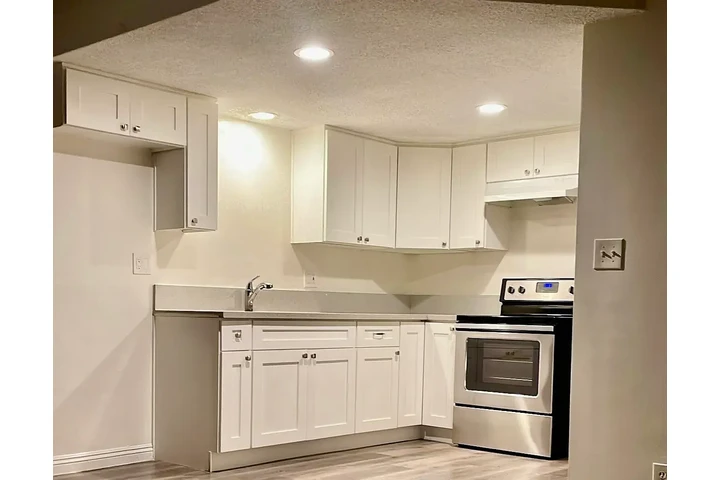 $1695 : The Seville Terace image 4