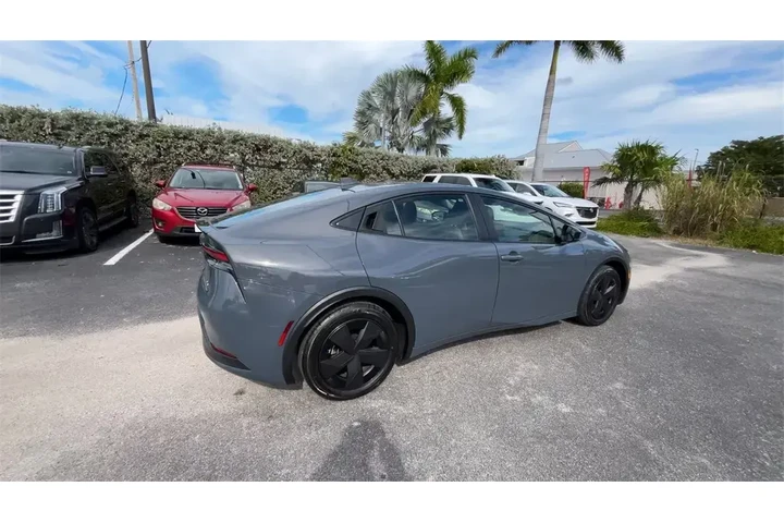 $27990 : Toyota Prius 2025 LE 4dr Hat image 8