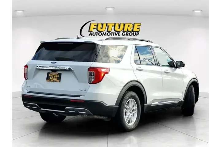 $27988 : Ford Explorer 2023 AWD XLT 4 image 4