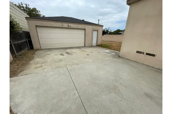 $2300 : Available 3Bed 2Bat in LA image 3