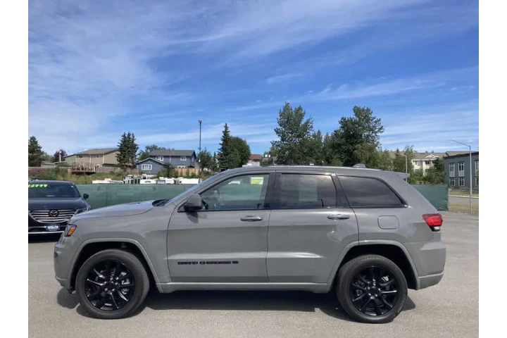 $31850 : 2022 Grand Cherokee WK Laredo image 9