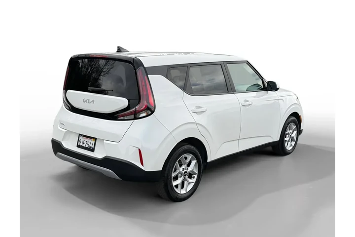 $15502 : Kia Soul 2024 LX 4dr Crossov image 5