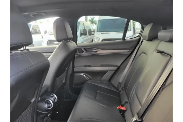 Alfa Romeo Stelvio 2022 AWD image 9