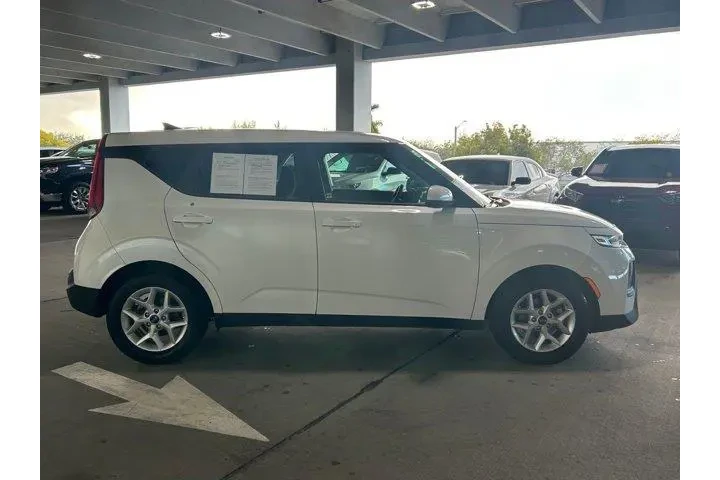 $10991 : Kia Soul 2020 LX 4dr Crossov image 4