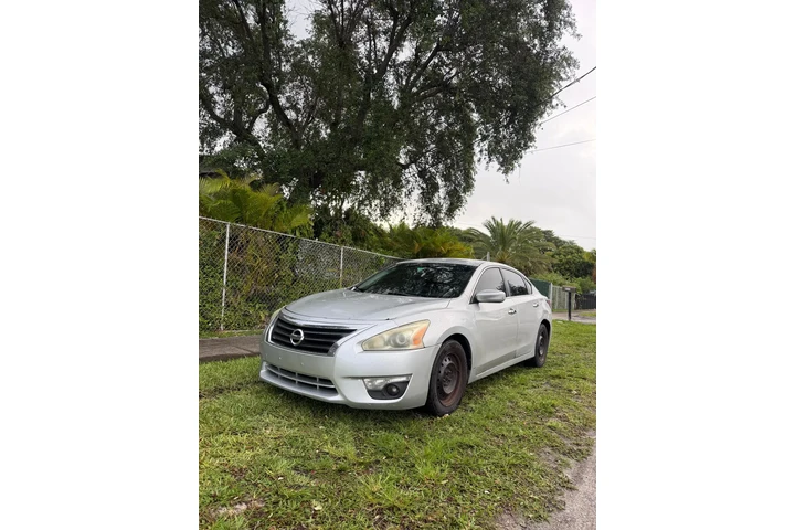 $2600 : Nissan Altima S image 1