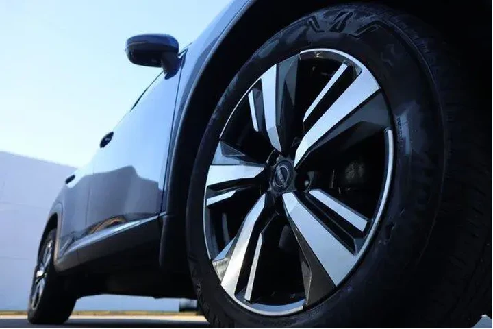 $27003 : Nissan Rogue 2023 AWD Platin image 7