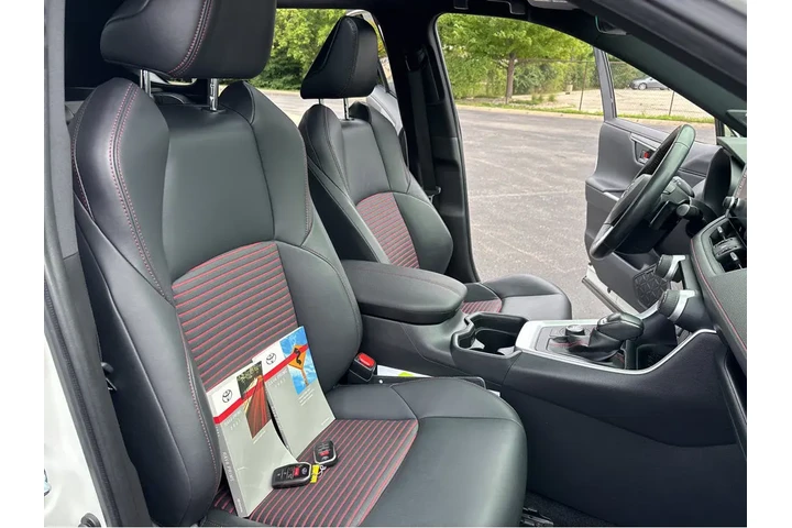 $40000 : Gold Certified2021 RAV4 Prime image 5