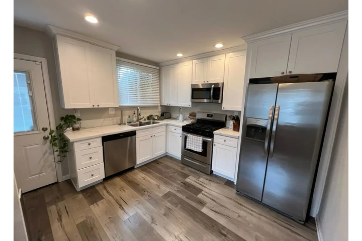 $2000 : Nice 2 Bed in Huntington Park image 5