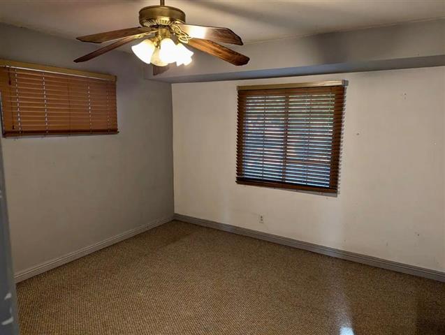 $1200 : Nice 3 Bedroom 2 bath image 3