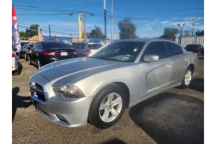 $9999 : 2012 Charger SE image 4