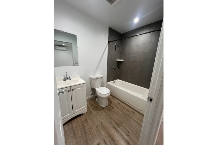 $1 : SE RENTA 2 Recamaras!!! image 8