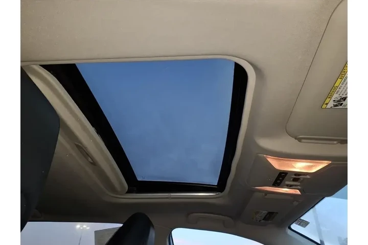 $23799 : Toyota RAV4 2019 XLE Premium image 6