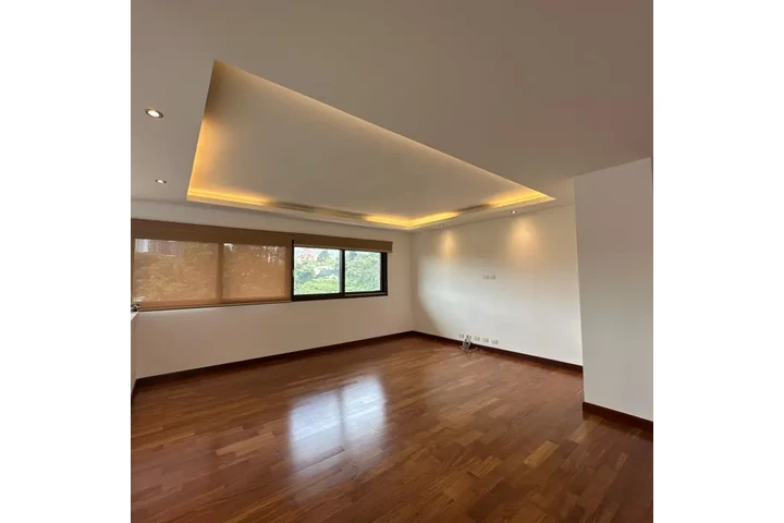$1150000 : Casa Amplia en Venta en Zona 1 image 3