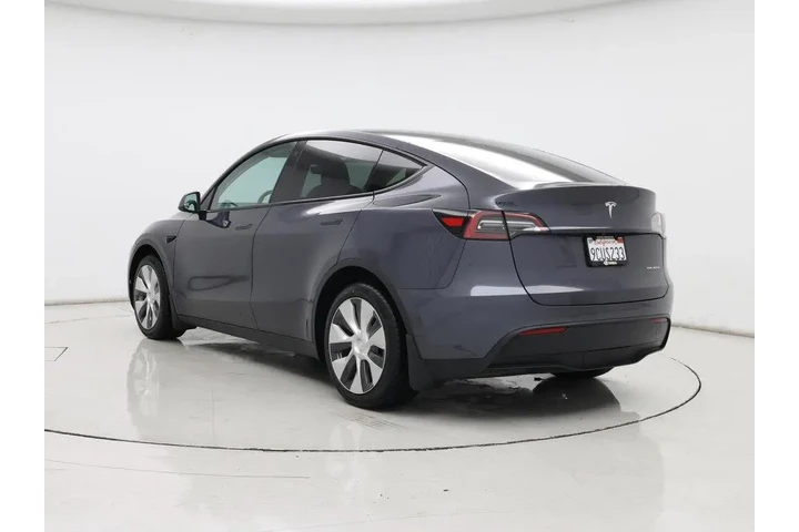 $27998 : Tesla Model Y 2022 AWD Long image 2