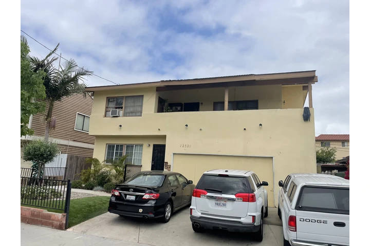 $1675 : 1 bedroom in Hawthorne image 1