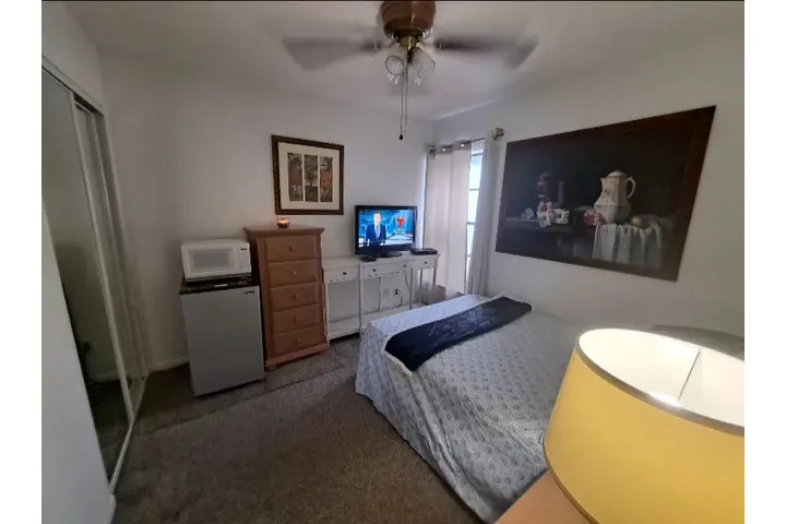 $570 : Se renta cuarto image 1