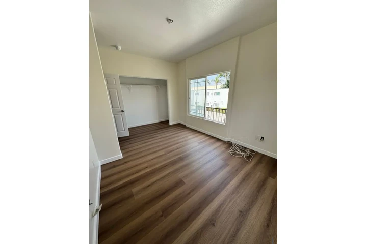 $1450 : 1Bed 1Bath in Fountain Ave, LA image 5