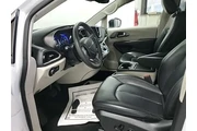 $23390 : Chrysler Pacifica 2023 Touri thumbnail