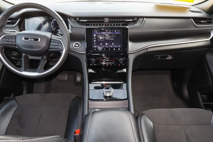 $27488 : 2023 Grand Cherokee Altitude image 10