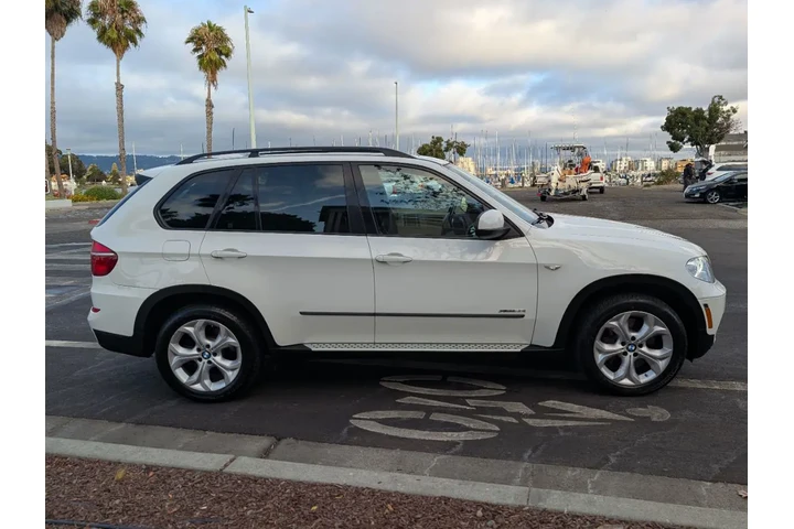 $8988 : 2013 X5 xDrive50i image 5