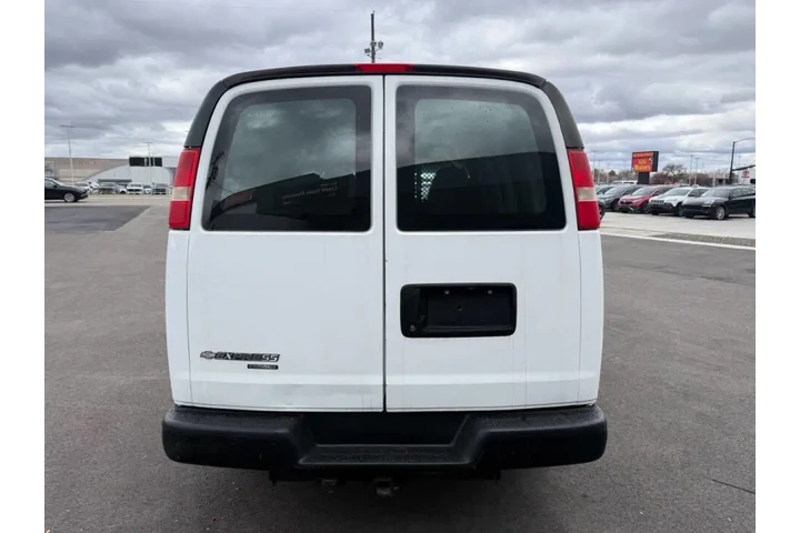 $16975 : 2014 Express 2500 image 5