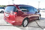 $25988 : 2021 Pacifica Touring L thumbnail