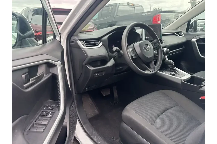 $29795 : Toyota RAV4 Hybrid 2024 AWD image 5