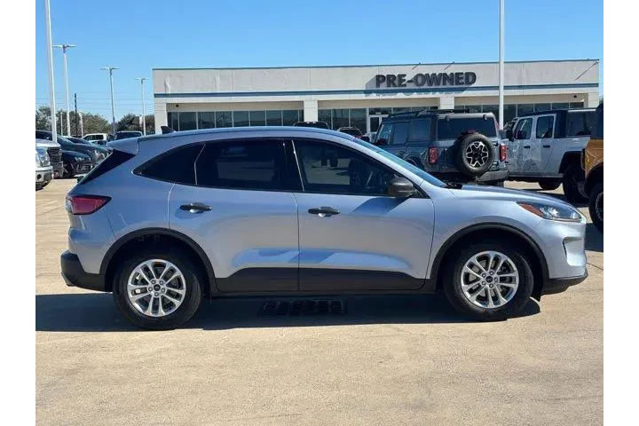 $18400 : Ford Escape 2022 S 4dr SUV image 2