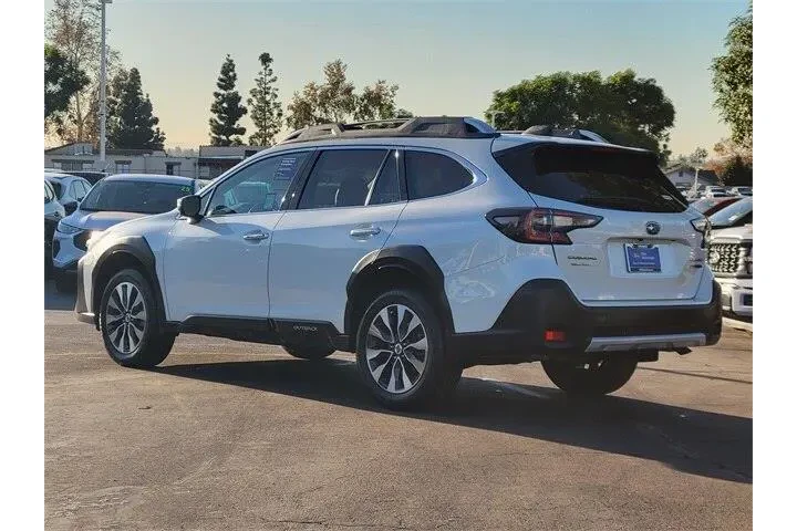 $33701 : Subaru Outback 2023 AWD Tour image 2