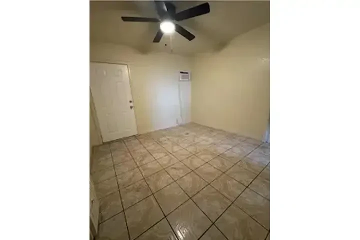 LOS ANGELES 2 RECS APTS. image 2