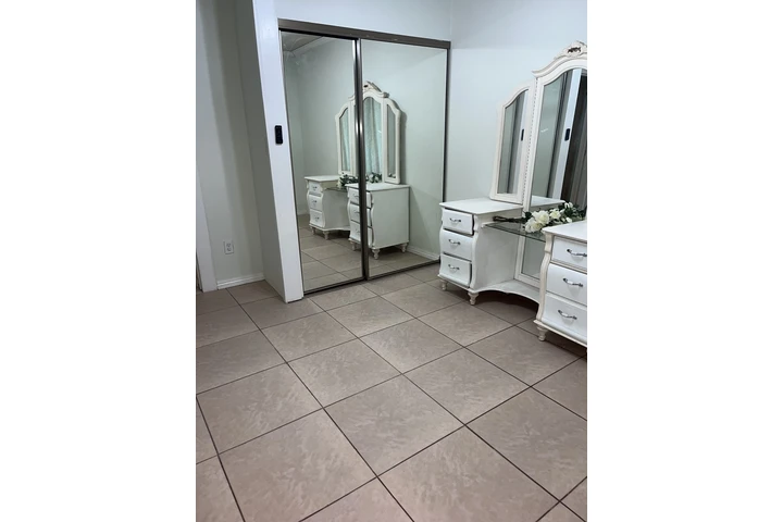 $2600 : Se renta bonita casa image 4