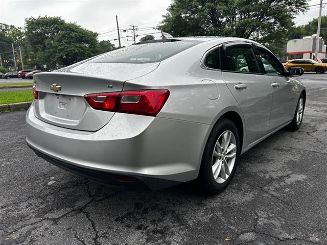 2017 Malibu 1LT image 2