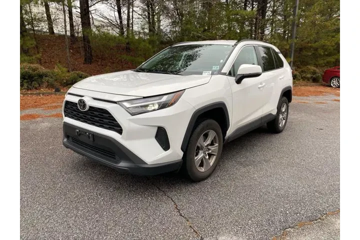 $24920 : Toyota RAV4 2023 XLE 4dr SUV image 1