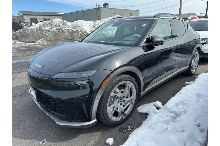 $30887 : Genesis GV60 2023 AWD Perfor image 3