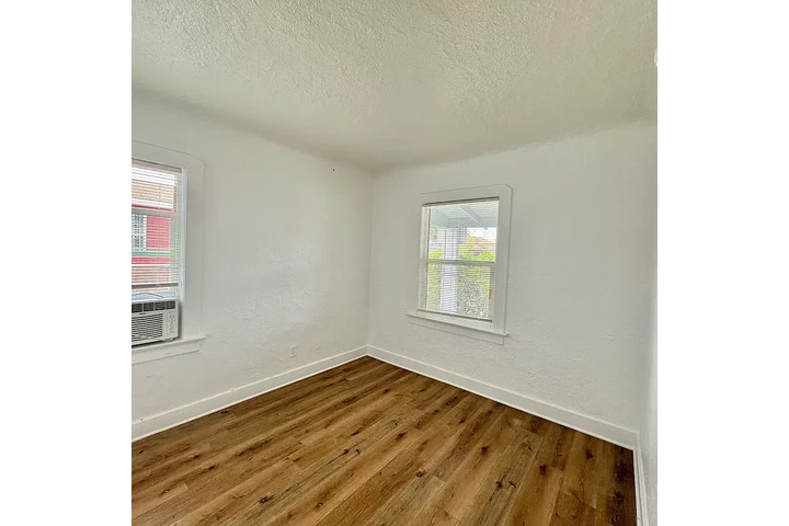 $2000 : RENTO:Harris Ave, Lynwood, CA image 6