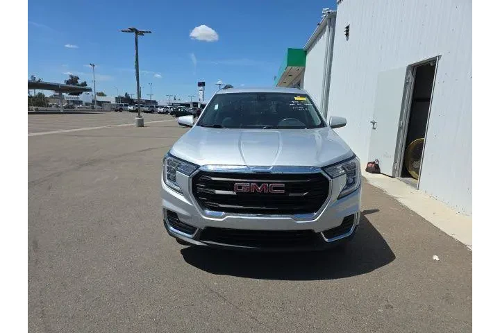 $20900 : GMC Terrain 2022 SLE 4dr SUV image 2