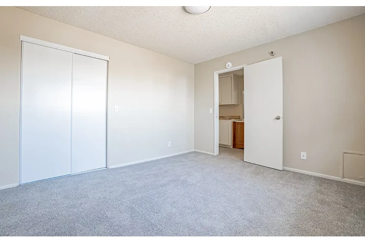 $1850 : Granada 1 Bd 1 Bath $1,850 image 8