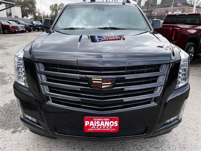 2019 Escalade 4WD 4dr Platinum image 2