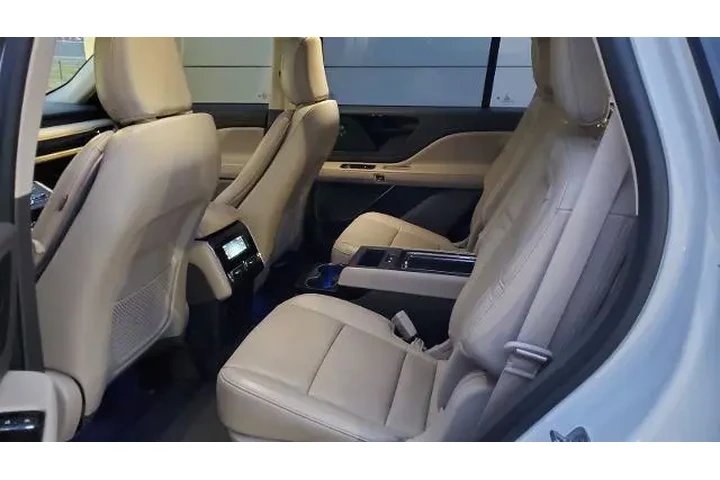 $38945 : Lincoln Aviator 2021 AWD Res image 6