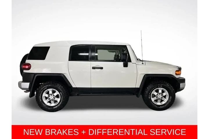 $36688 : 2014 FJ Cruiser 4WD 4dr Auto image 6