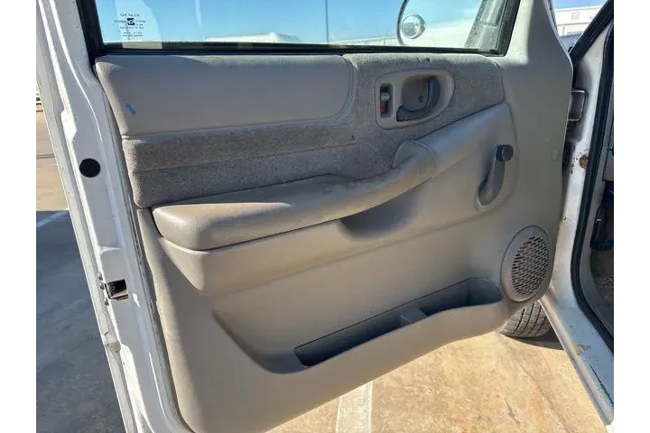 $4400 : Chevrolet Blazer 2001 LS 2WD image 8