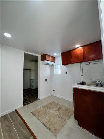 $950 : 514 KING ST UNIT D image 2