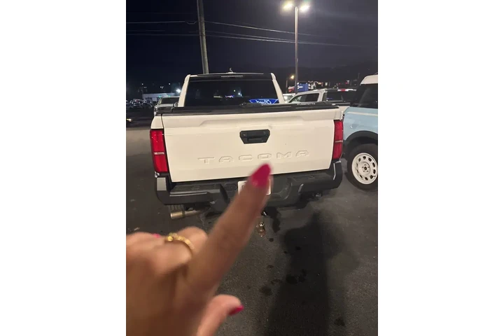 $31950 : Toyota Tacoma 2024 4x2 SR 4d image 6