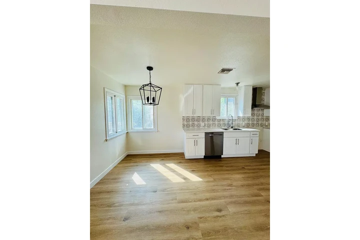 $800 : charming HOME ..Inglewood, CA image 5