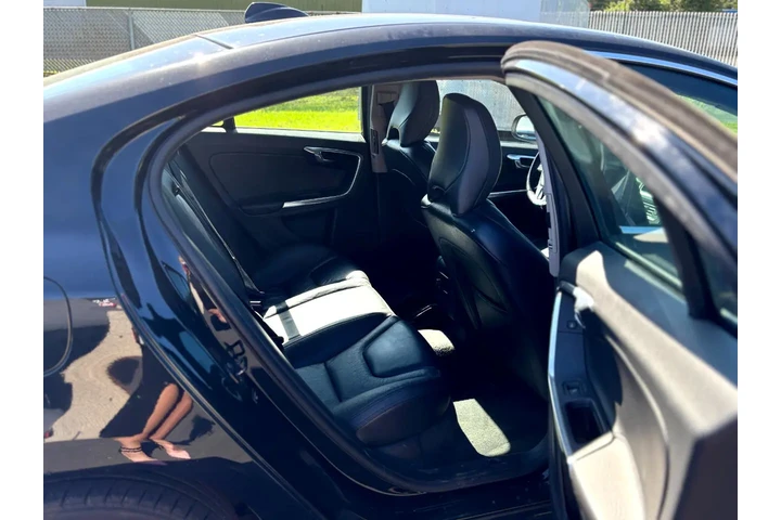 $9995 : 2013 S60 image 7