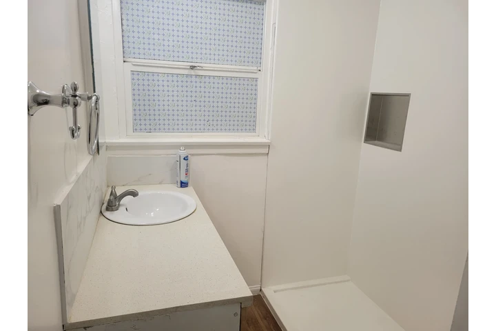 $2250 : Triplex Unit in Lynwood image 6