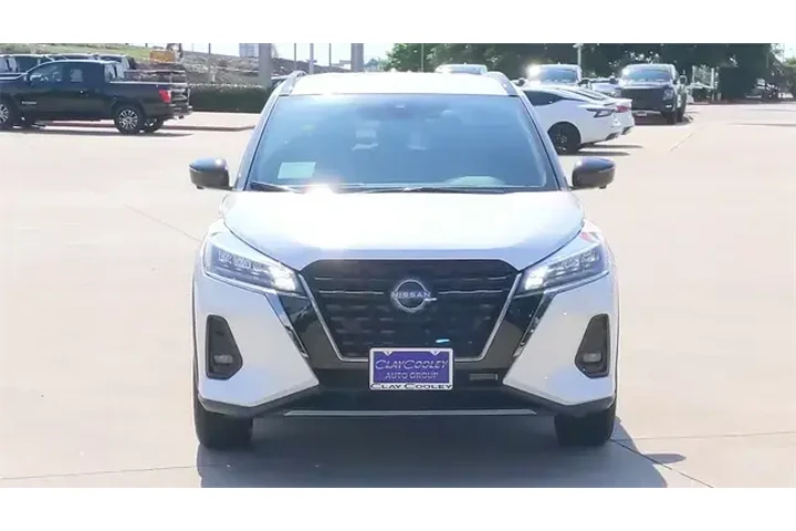 $19034 : Nissan Kicks 2023 SR 4dr Cro image 10