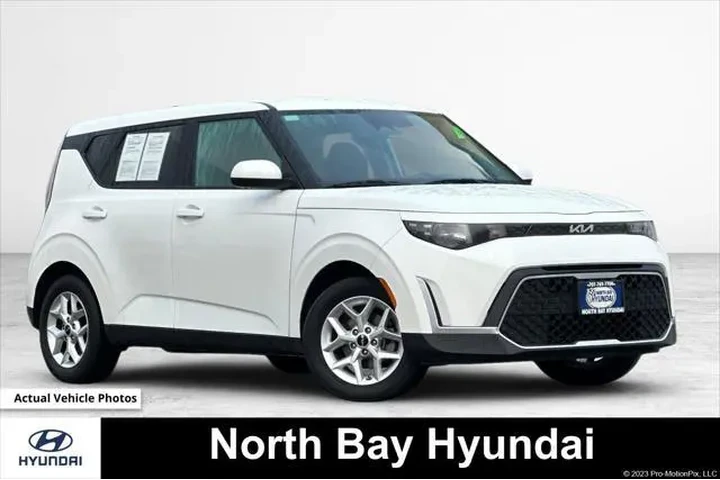 $16990 : Kia Soul 2024 LX 4dr Crossov image 1