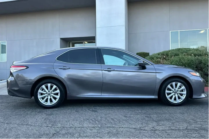 $17000 : Toyota Camry 2019 SE 4dr Sed image 8