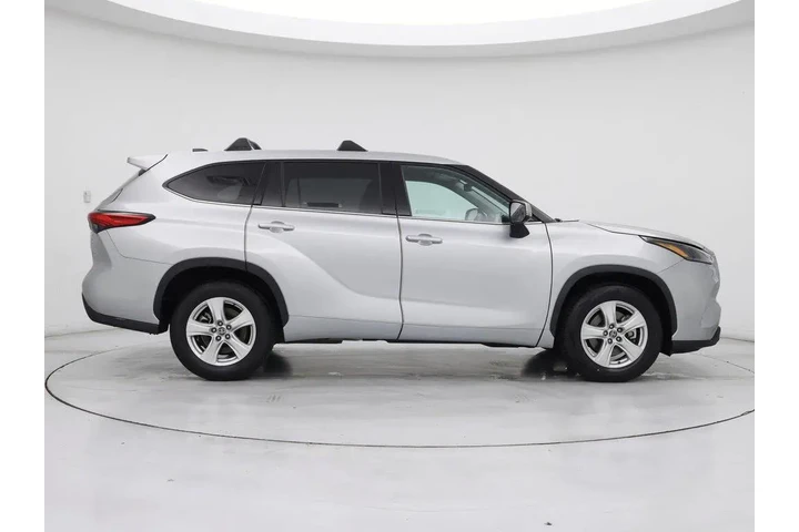 $29998 : Toyota Highlander 2022 LE 4d image 7